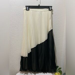 Banana Republic pleated black white skirt size 0
